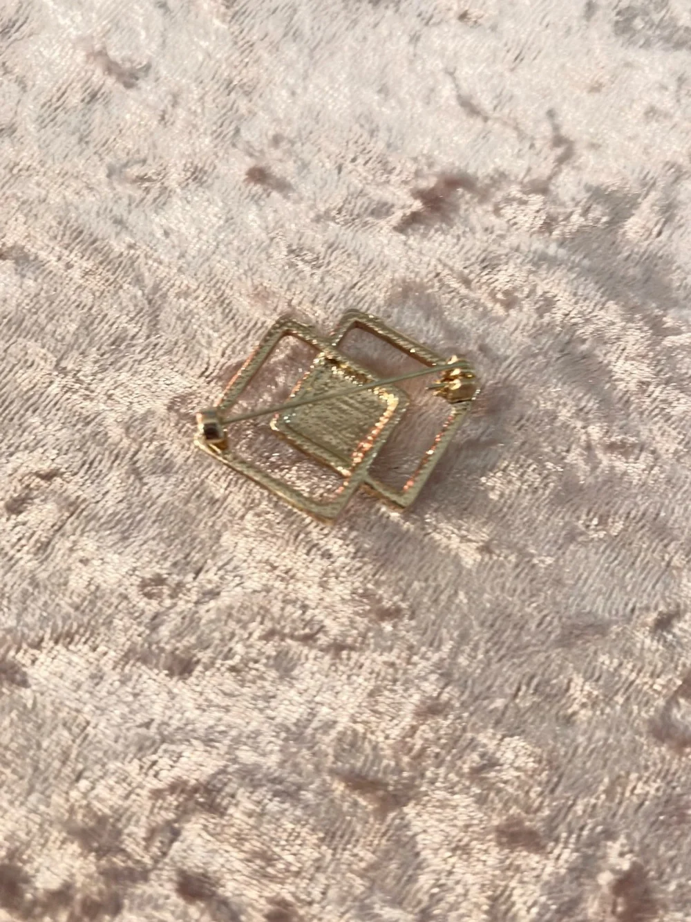 N/A elegant gold